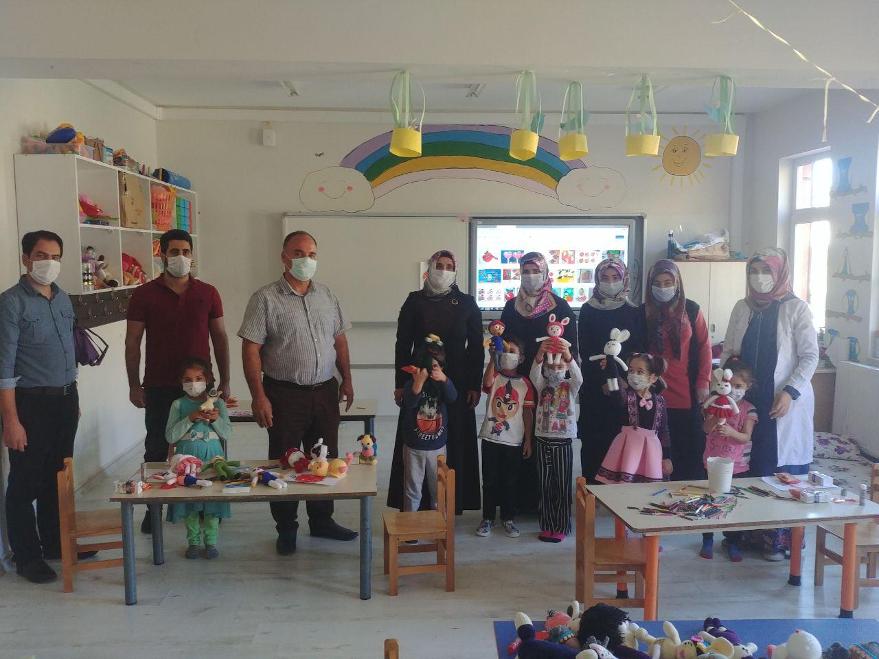 Yumaklar Sevgi İle Örülüp Çocuklarla Buluştu